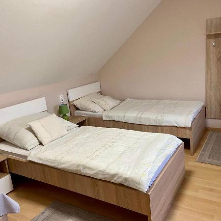 Vincze Vendeghaz Hotel Kormend Ngoại thất bức ảnh